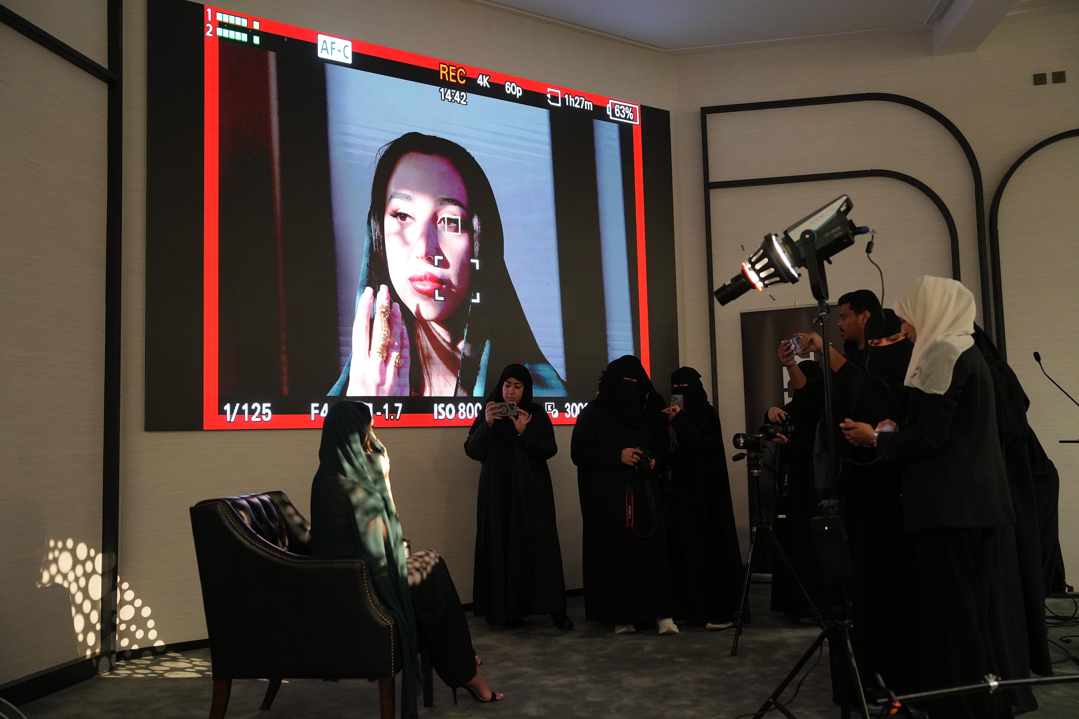 shooting video beauty model 
